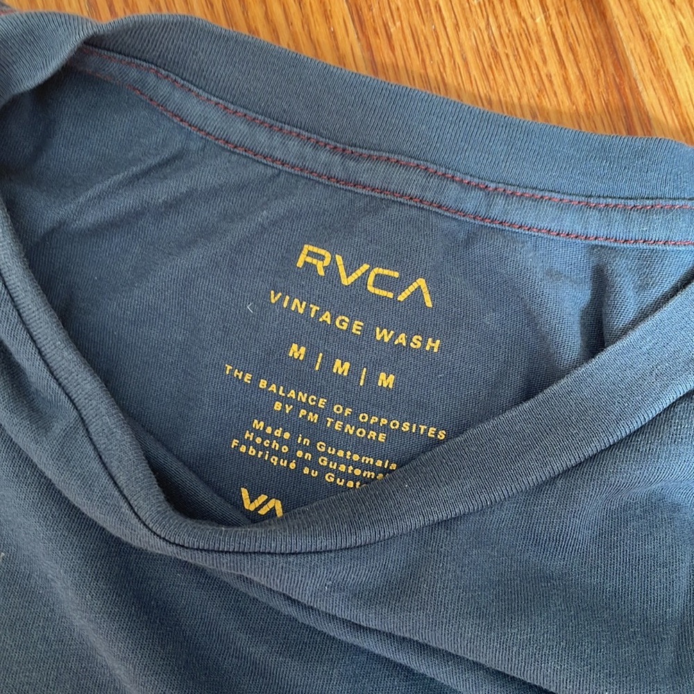 Surf // // Hawaiian // RVCA tee - Picture 2 of 2